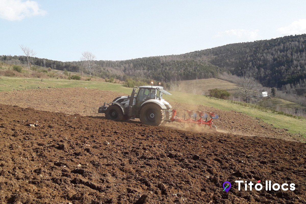Can Pastoret, Aula d'Entorn Rural, Una masia del Pirineu per collir patates amb tractor