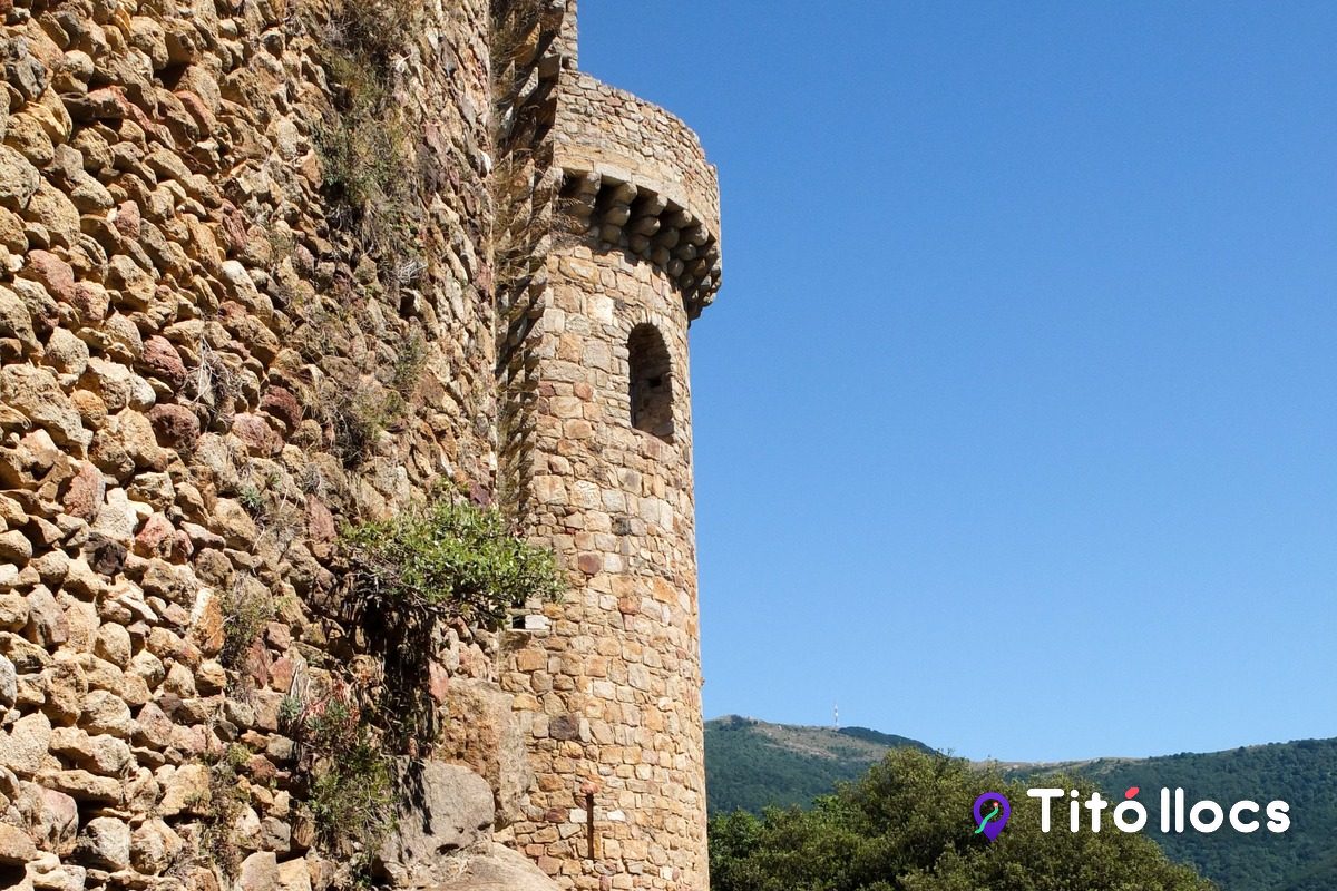 Castell de Requesens, Un castell de conte al mig del bosc de l'Albera