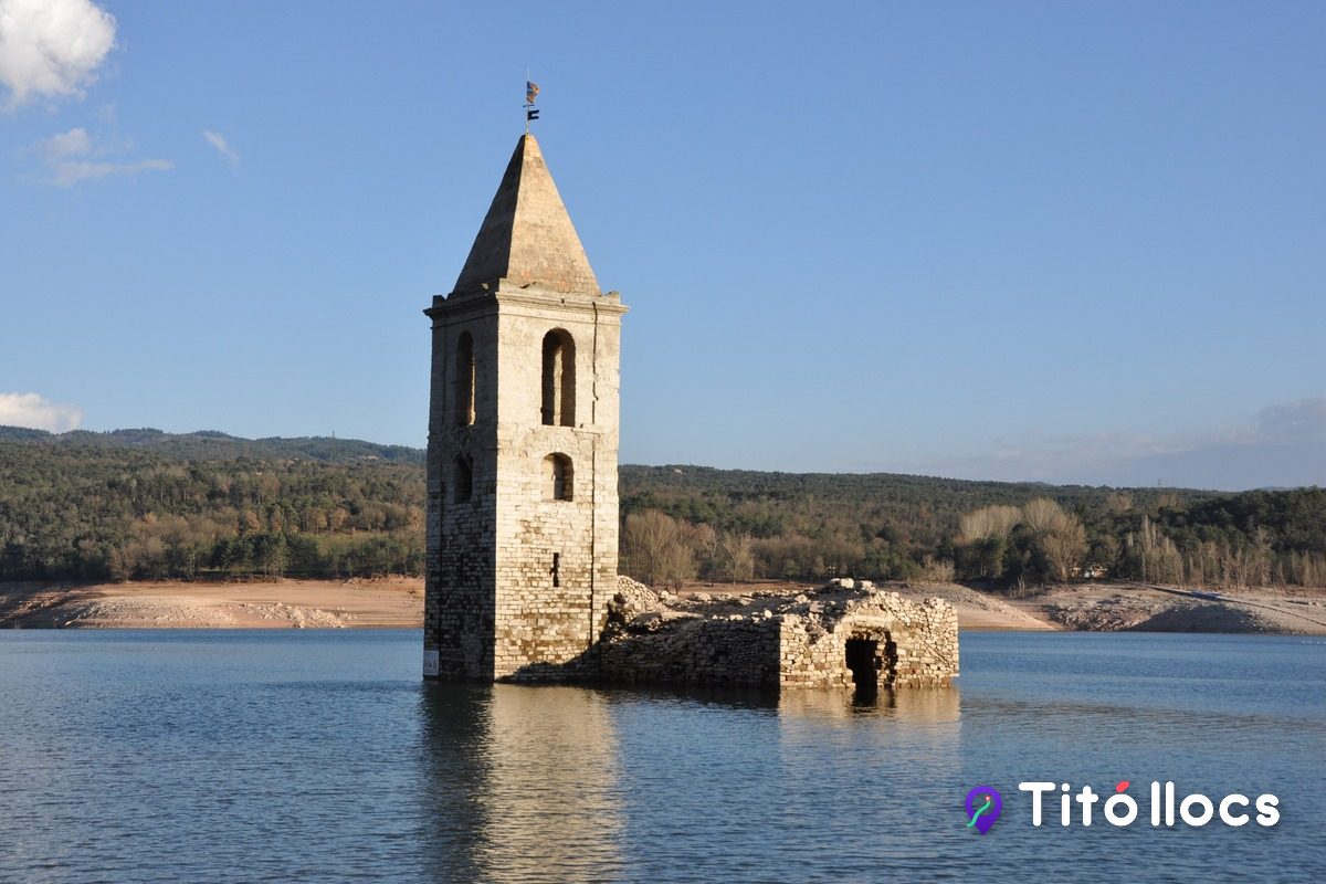 L'església de Sant Romà de Sau dins l'aigua del pantà de Sau