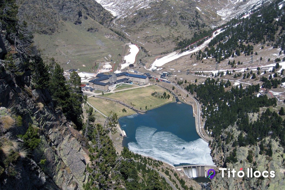 Estació de Muntanya Vall de Núria, La vall dels 2.000 metres on només s'arriba amb tren