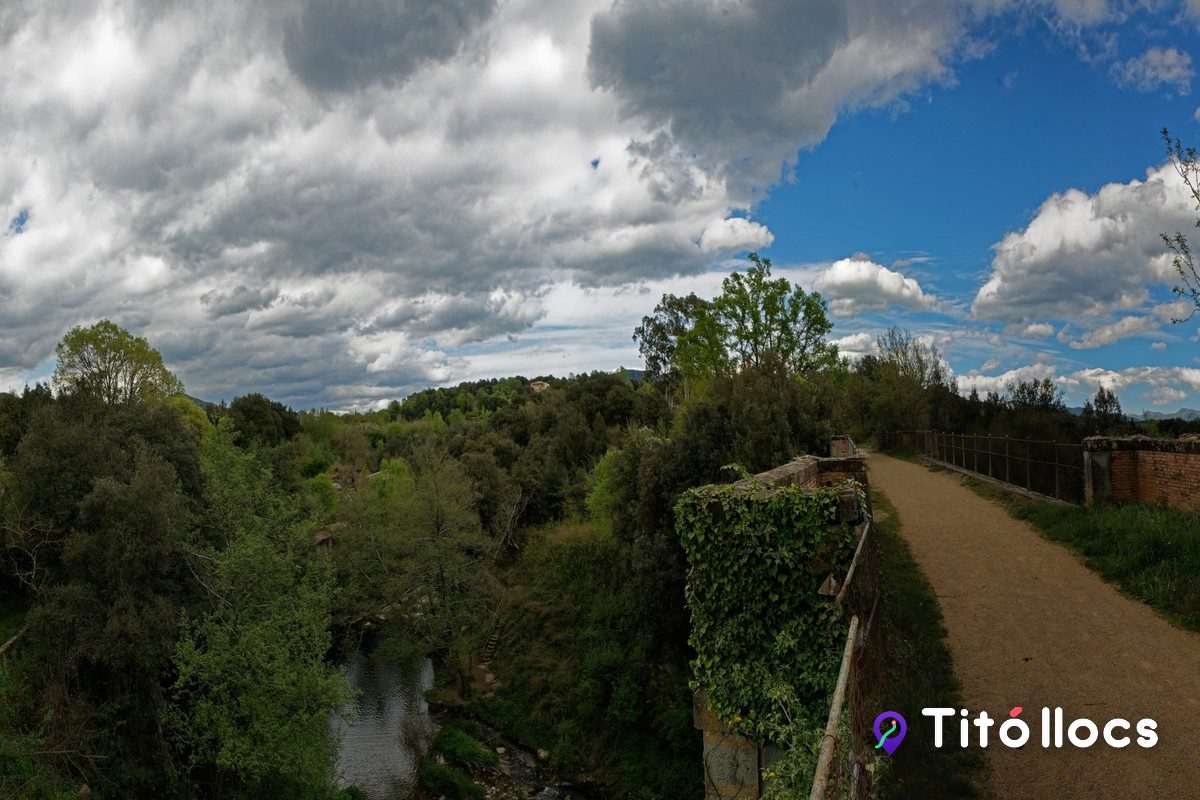 Via Verda del Carrilet, Les Planes d'Hostoles, El camí verd que segueix l'antic tren de la Garrotxa