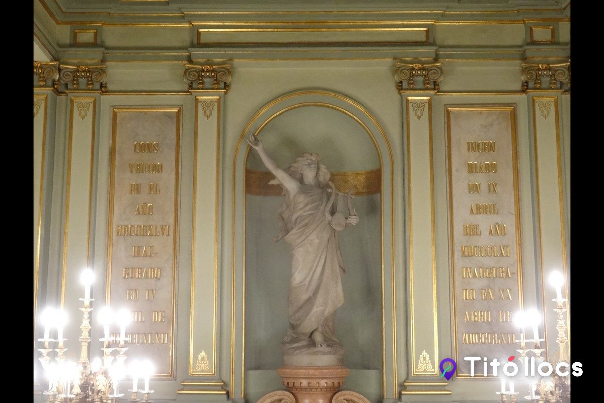 El Saló dels Miralls amb la Musa de la Música i els canelobres daurats, al Gran Teatre del Liceu
