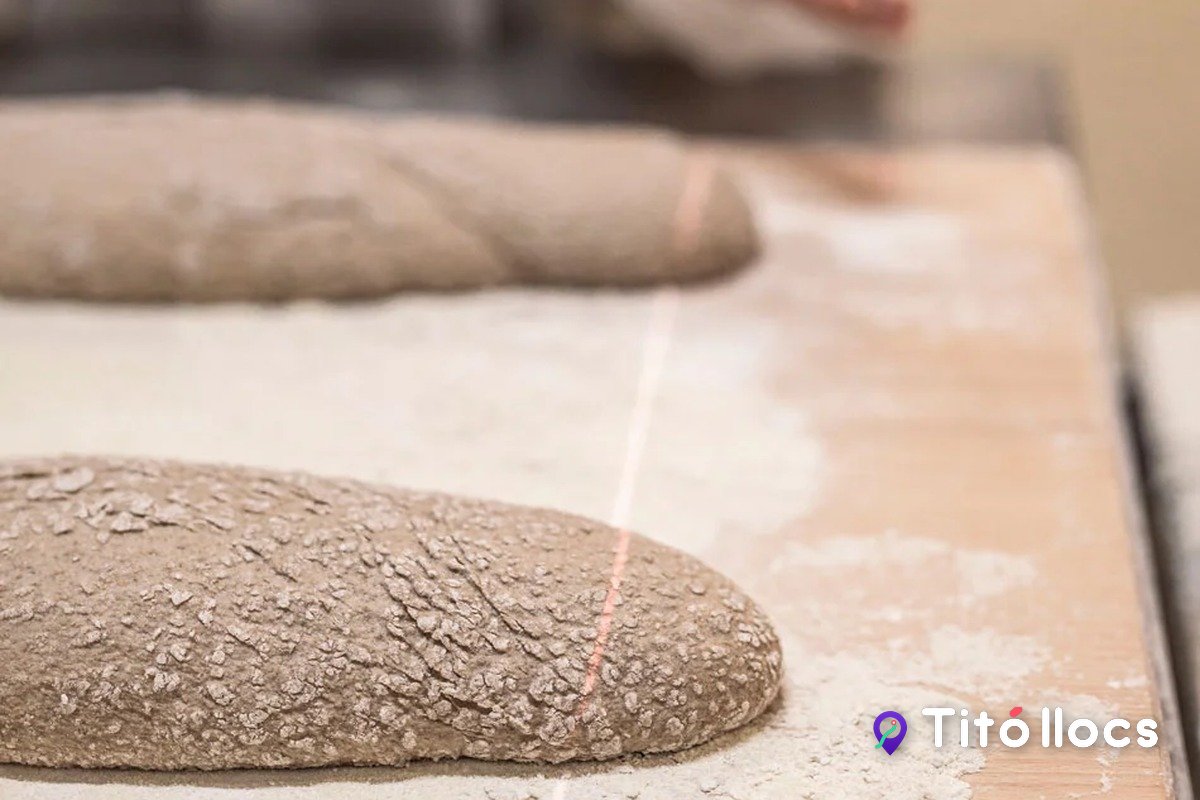 La massa de pa damunt del marbre, al centre d'innovació Cereal