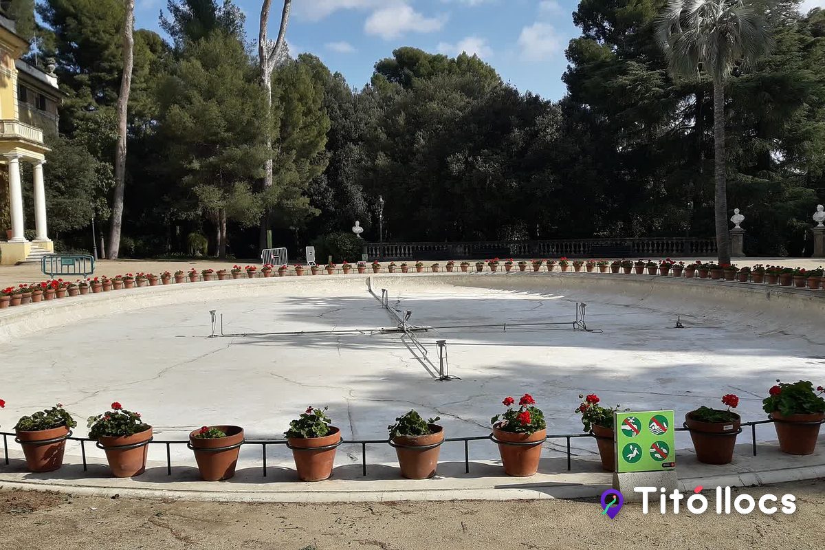 Jardins del Palau de Pedralbes, Cedres centenaris, brolladors i la Font de Gaudí