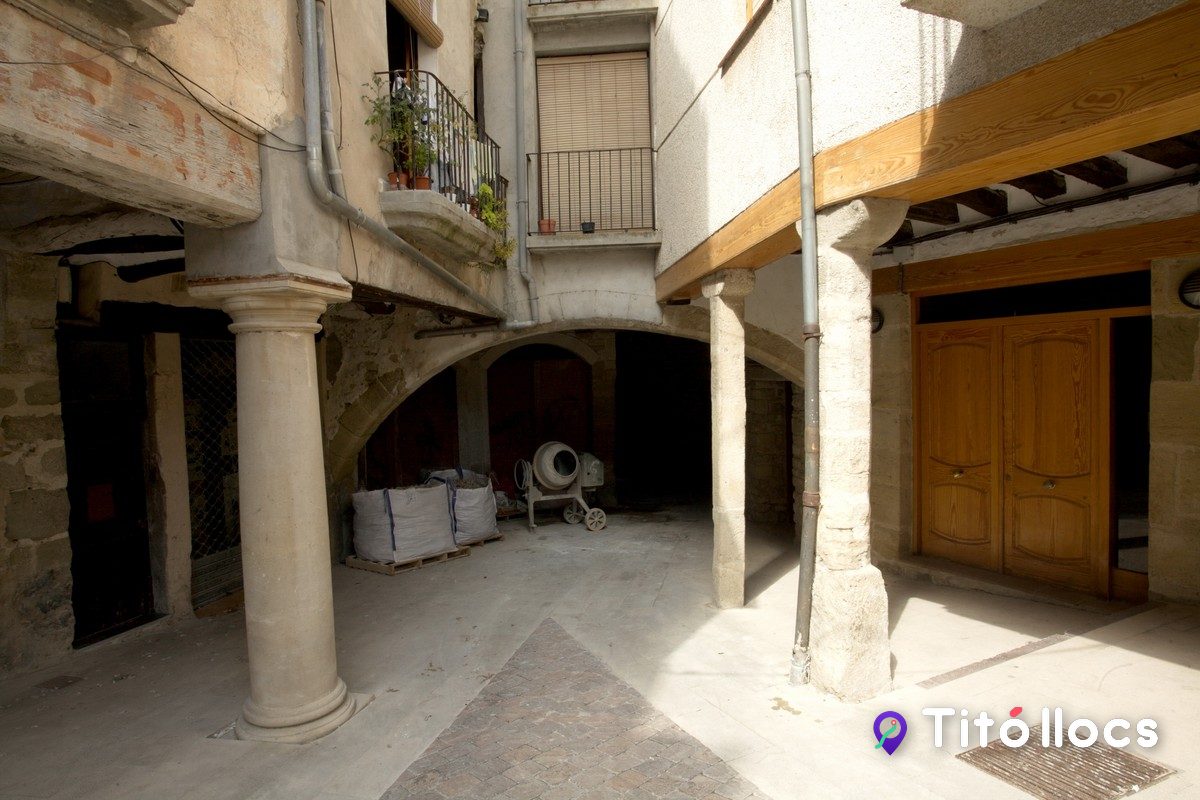 Arc d'accés al carrer de les Quarteres dels Jueus, a Santa Coloma de Queralt