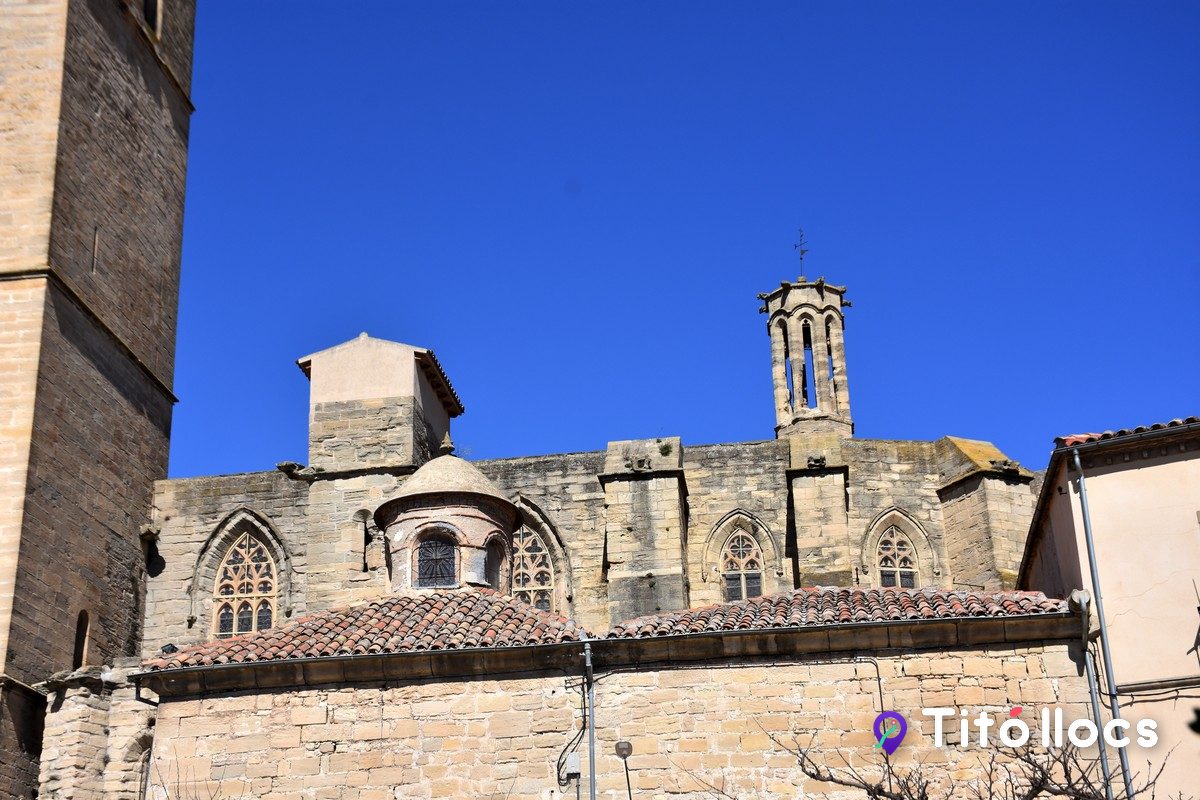 Església gòtica de Santa Maria de Santa Coloma de Queralt, amb el campanar i les finestres gòtiques