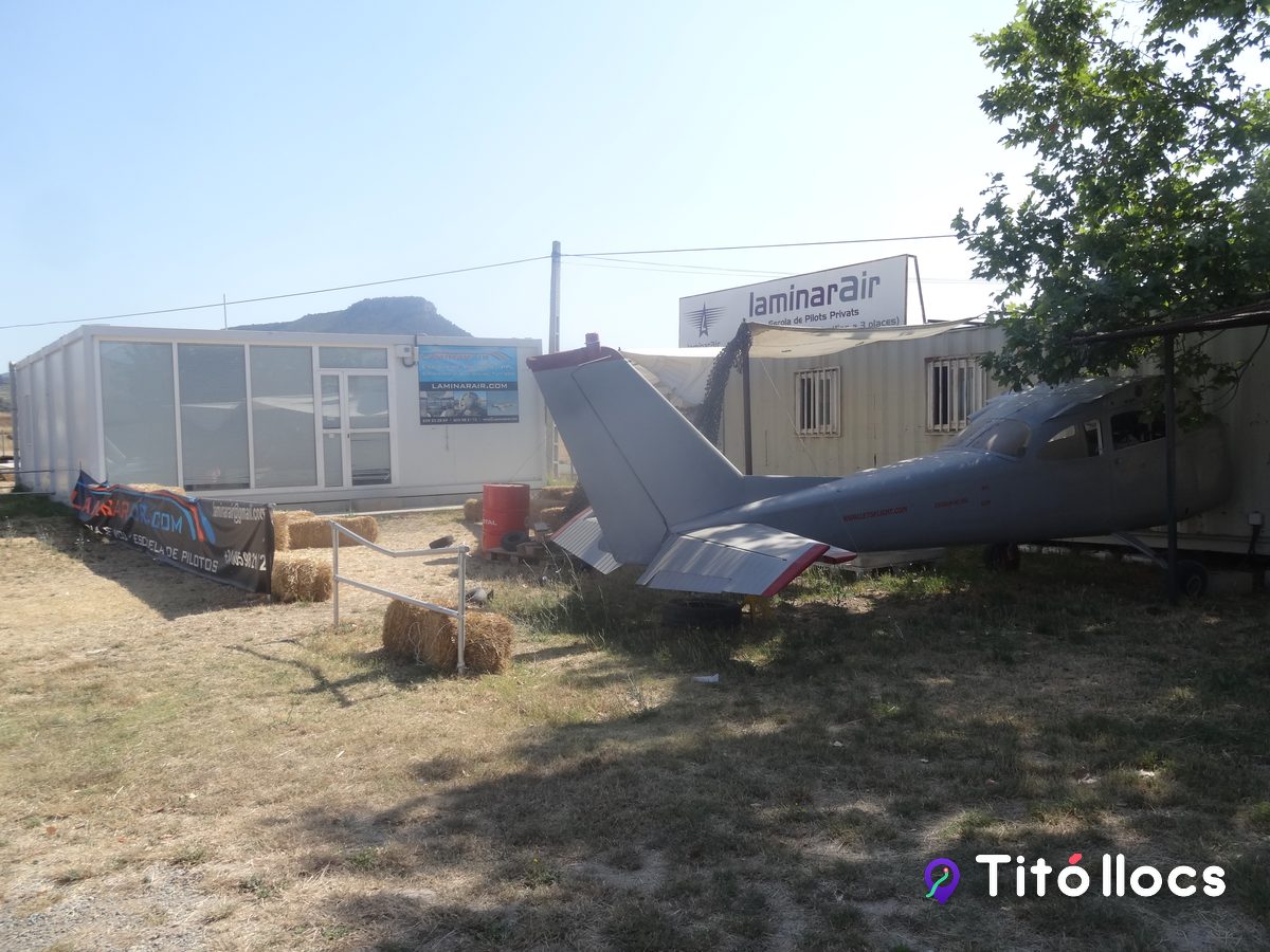 Edifici de l'escola de pilots LaminarAir a l'aeròdrom d'Igualada-Òdena