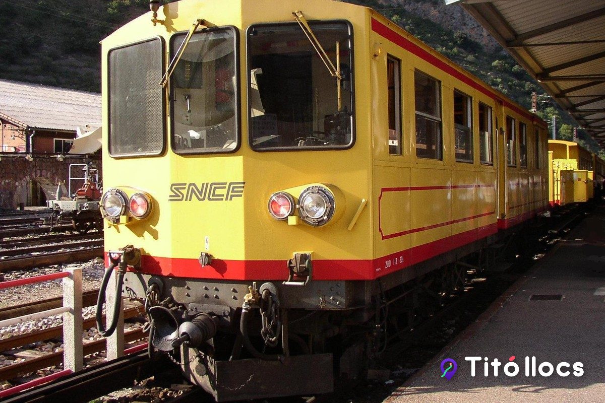 Tren Groc (Vilafranca de Conflent), El tren groc que puja els Pirineus amb vagons oberts