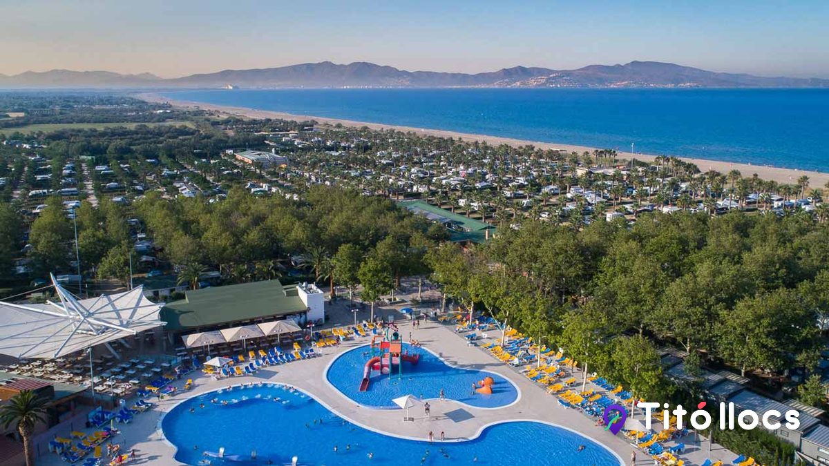 Camping Las Dunas, Càmping a peu de platja amb parc aquàtic i escola de surf
