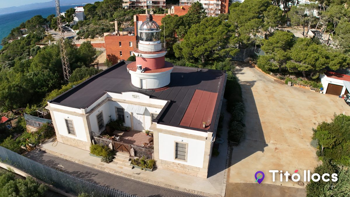 Far de Salou (Cap de Salou), El far de 1858 i la passarel·la de fusta del Cap de Salou