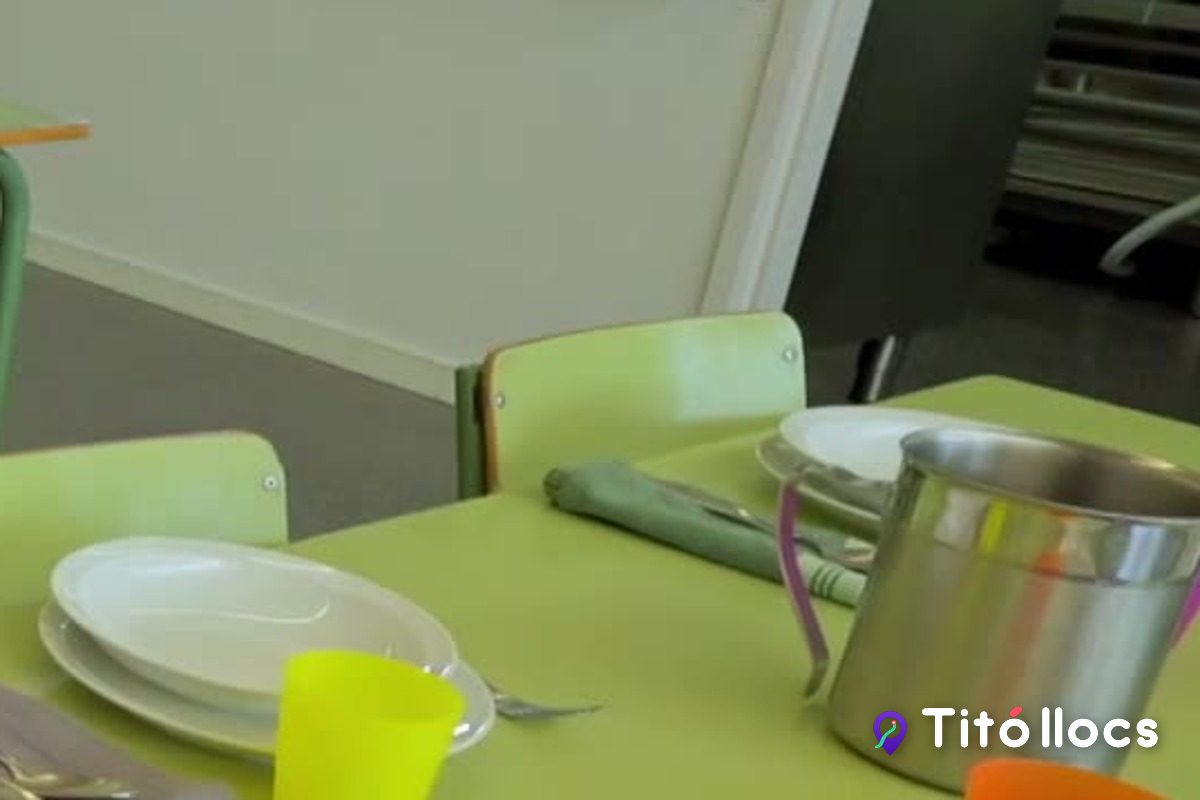 Escola Pit-Roig, Escola pública amb menjador i pati a la Font d'en Fargues