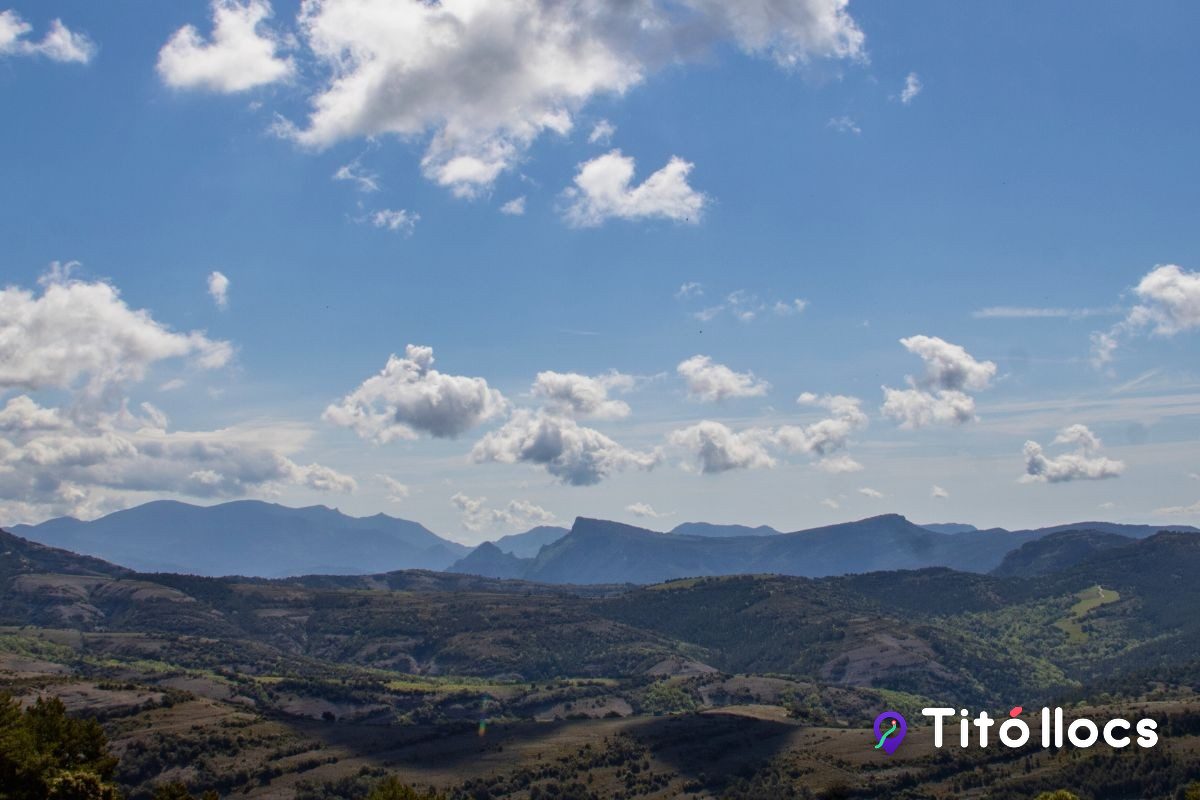 Vista de la muntanya del Solsonès des de l'entorn del refugi