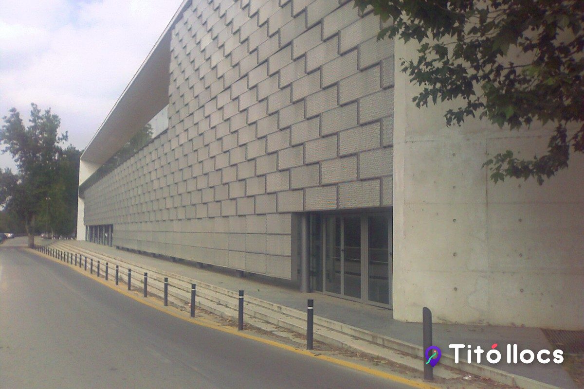 Cantó de l'Auditori de Girona vora el passeig de la Devesa