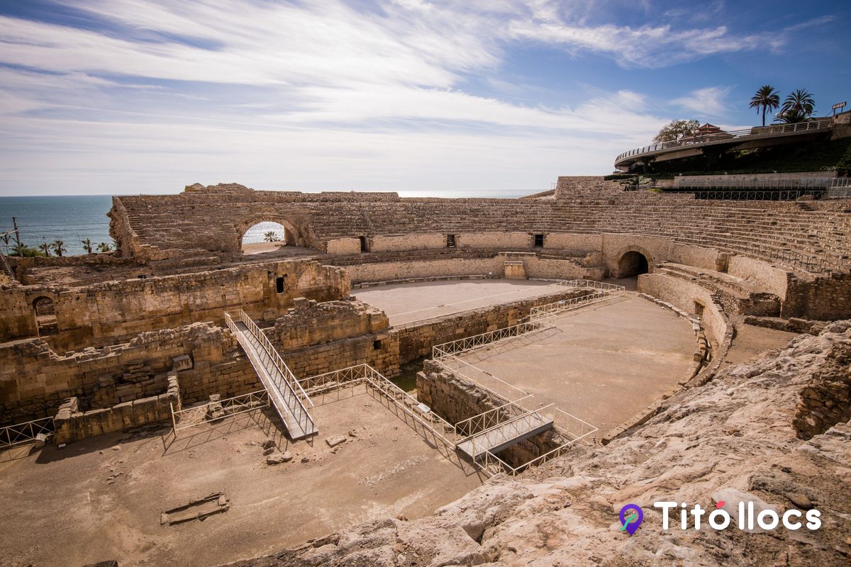 Les voltes i l'arena de l'Amfiteatre romà de Tarragona vistes des de la graderia